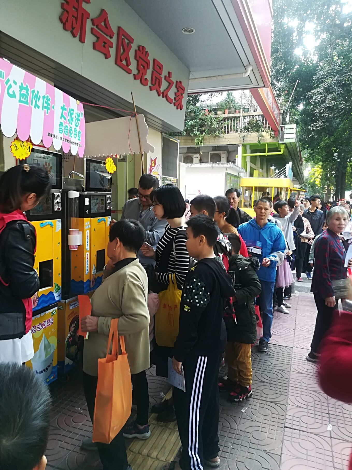 HM116T vending ice cream machine plays an important role in the bazaar-ice cream machine-Commercial 