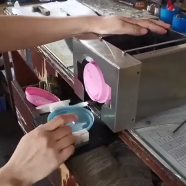 A new partner for vending machine-cup lid dispenser